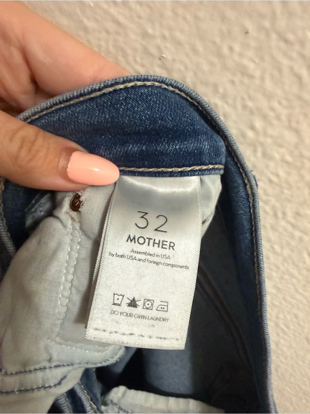 MOTHER The Weekender Fray Jeans Size 32 Medium Blue Wash Raw Hem Flare - Picture 6 of 8
